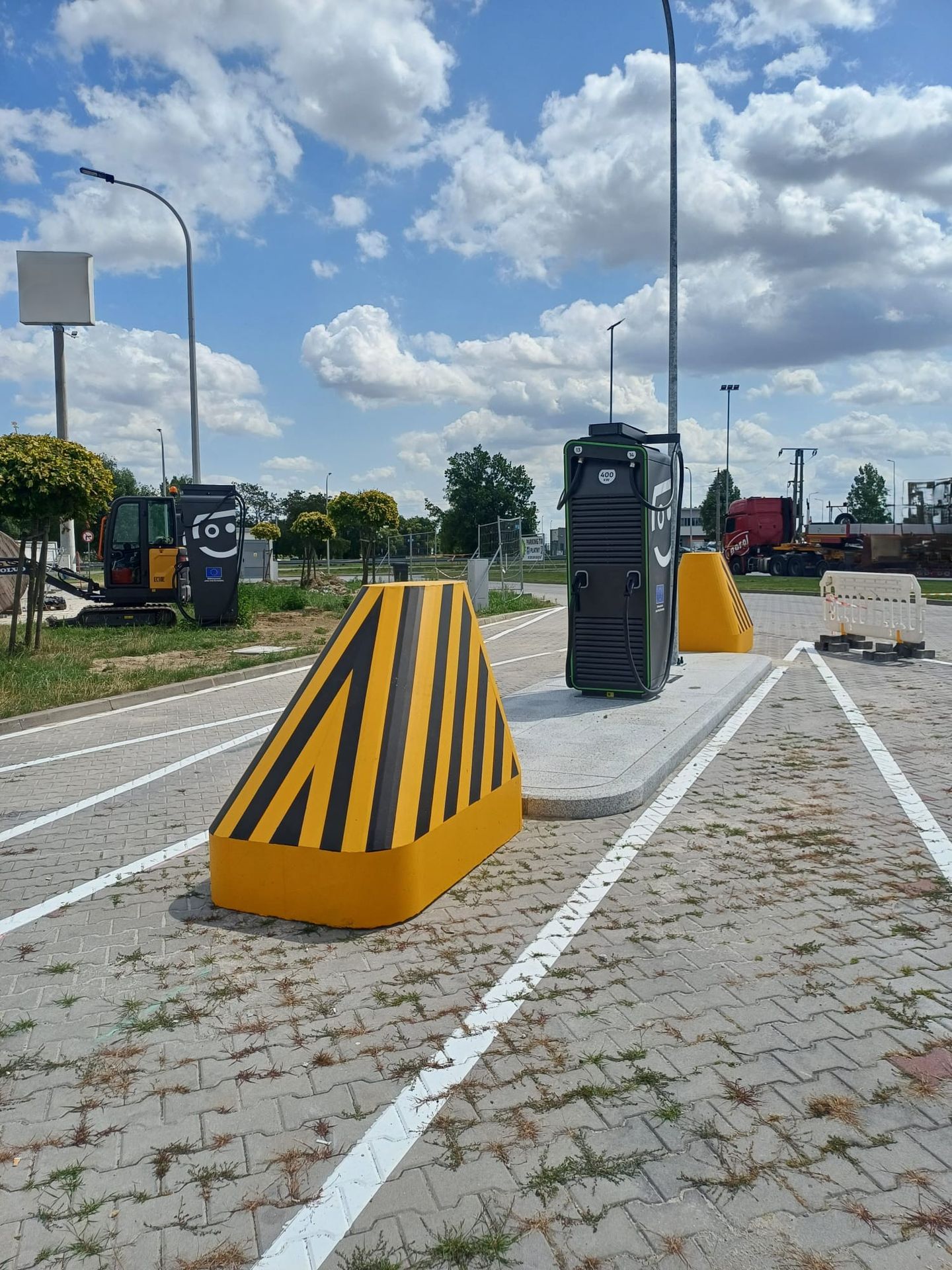 odbojnica betonowa stacja ładowania odbojnica betonowa stacja ładowania